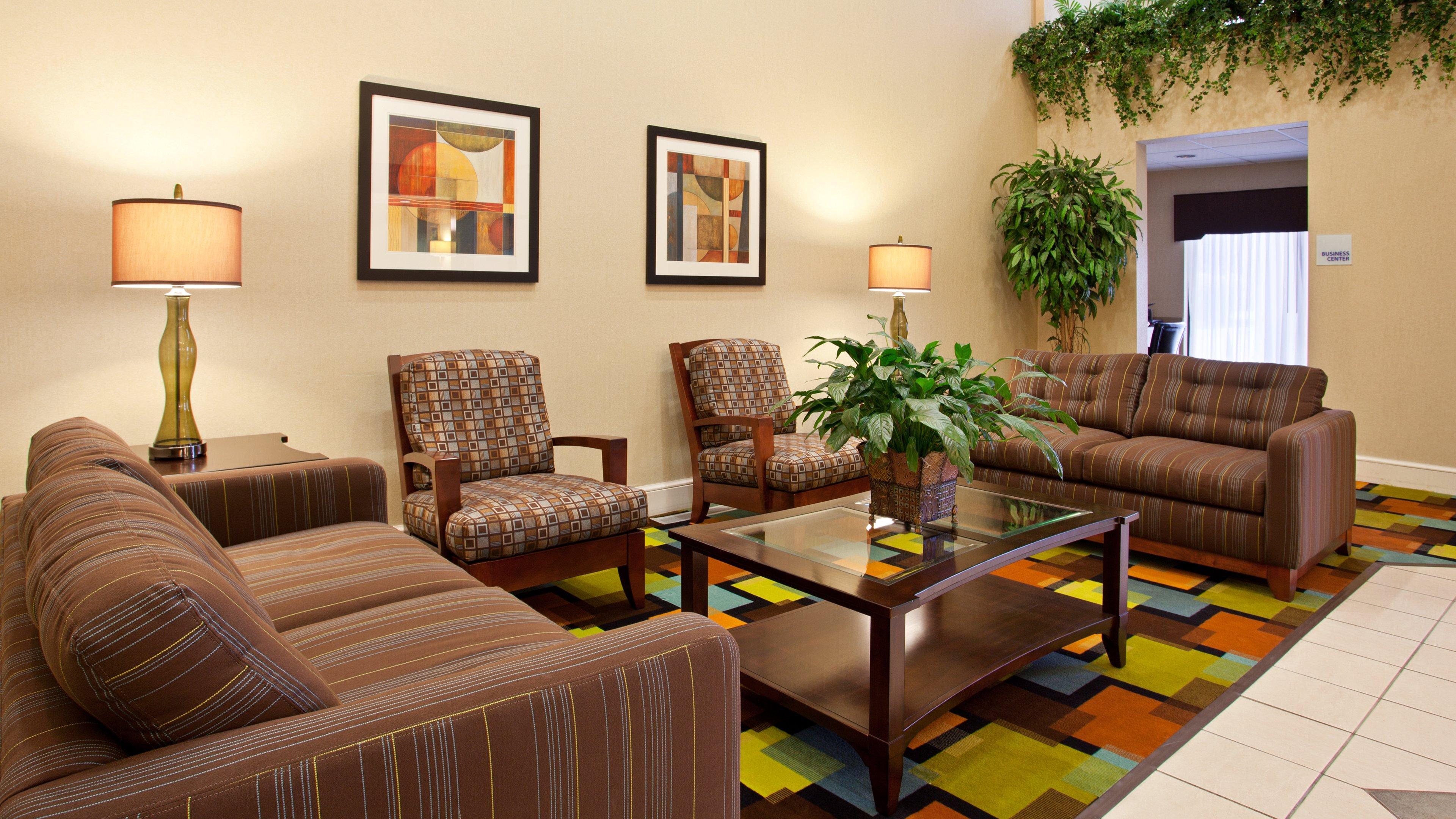 Holiday Inn Express & Suites Wadsworth By Ihg Exterior foto